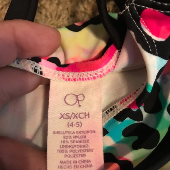 Girls tanking - Picture 2 of 2